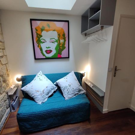 Romantic Tiny House Inside Montmartre Parigi Esterno foto