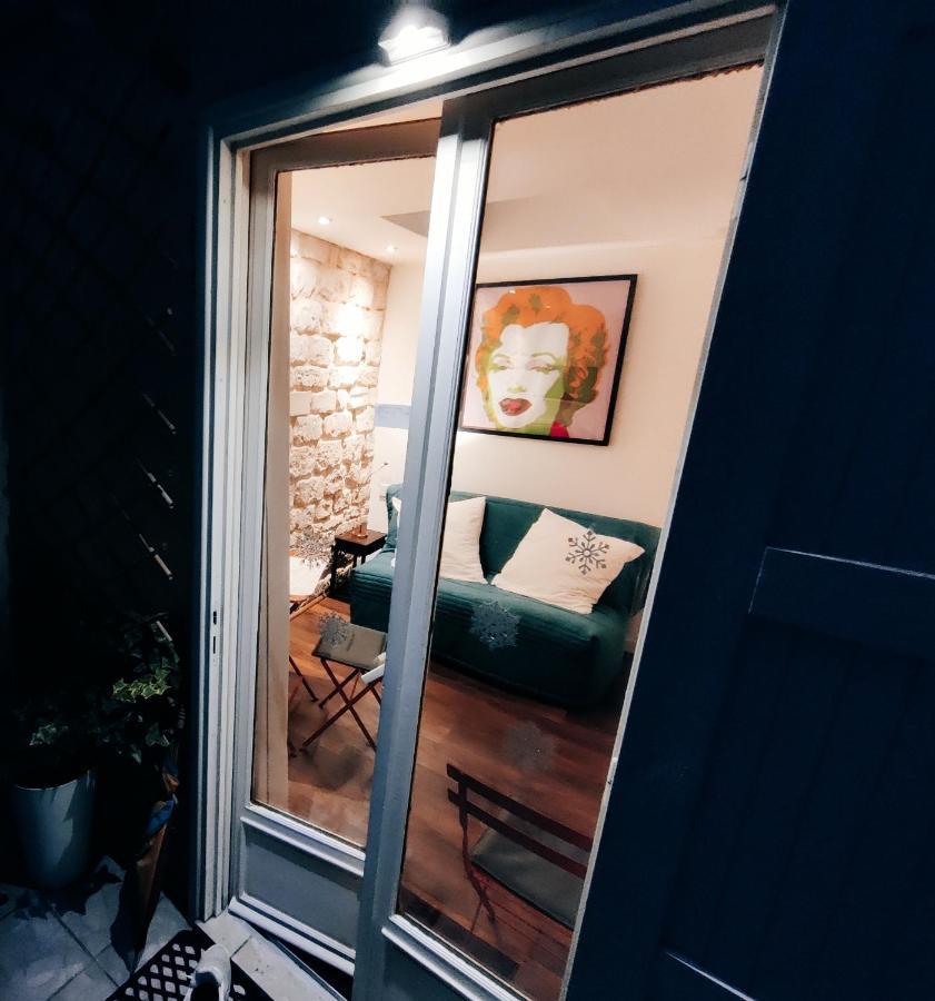 Romantic Tiny House Inside Montmartre Parigi Esterno foto