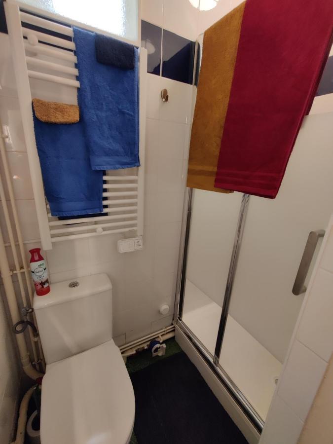 Romantic Tiny House Inside Montmartre Parigi Esterno foto