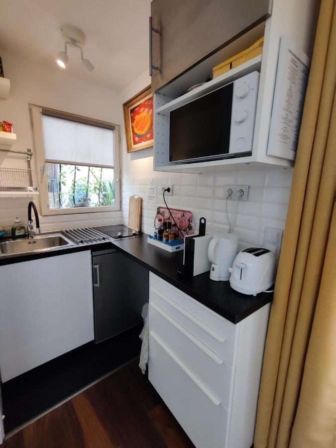Romantic Tiny House Inside Montmartre Parigi Esterno foto