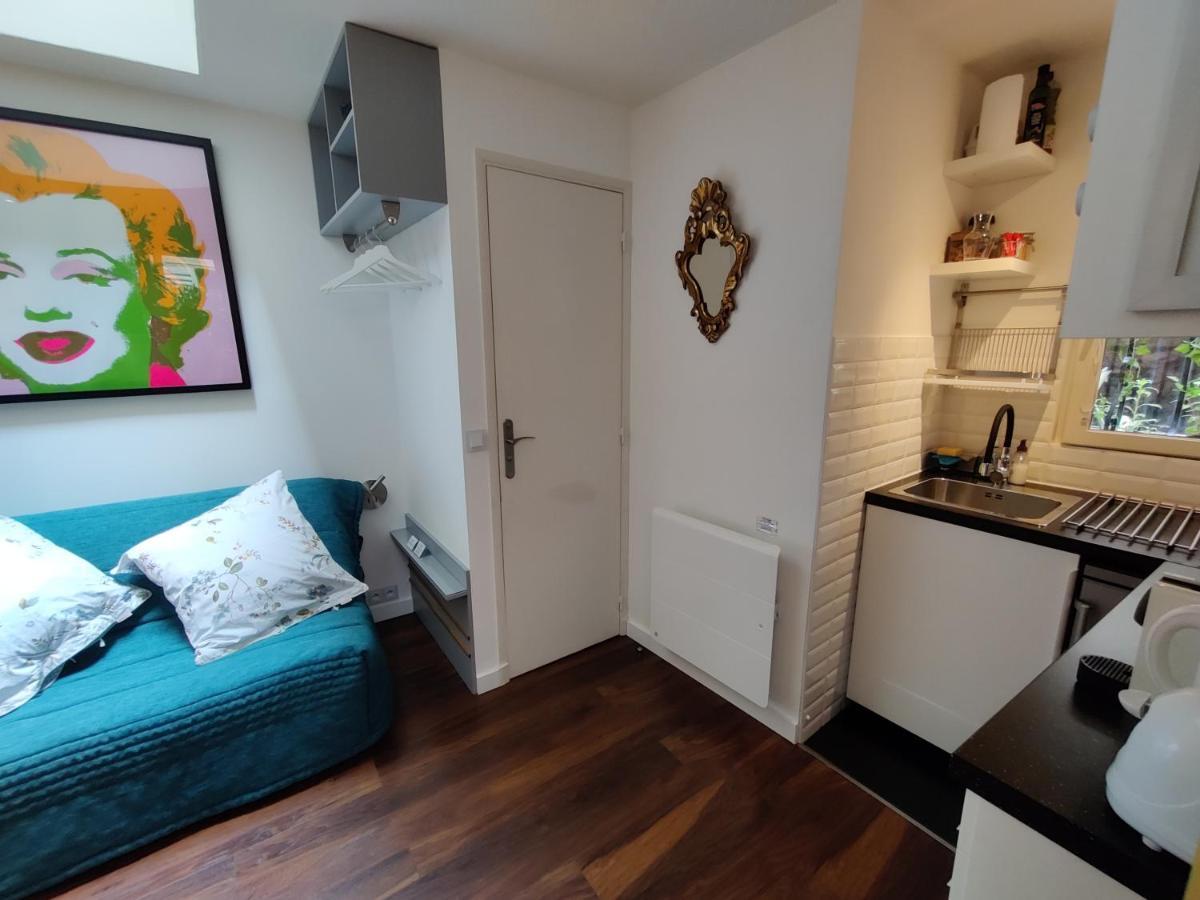 Romantic Tiny House Inside Montmartre Parigi Esterno foto