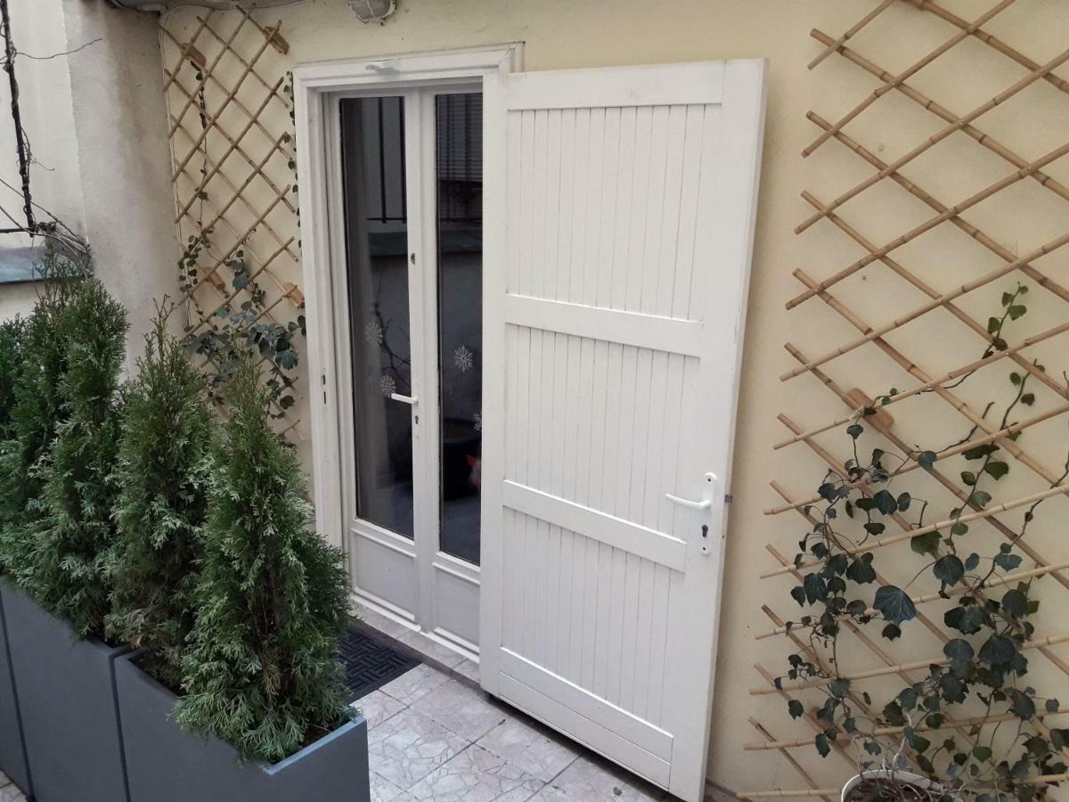 Romantic Tiny House Inside Montmartre Parigi Esterno foto